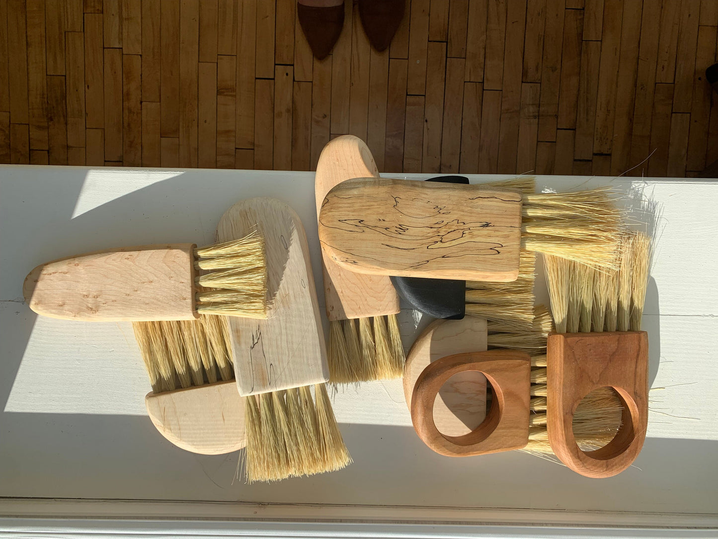 Curly Cherry Circle Brush | Bench Brush | Tampico | Minimal | Sweeper