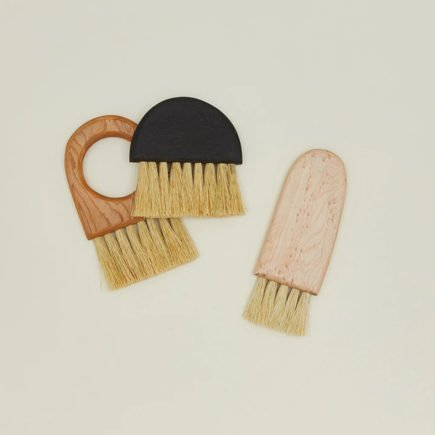 Curly Cherry Circle Brush | Bench Brush | Tampico | Minimal | Sweeper