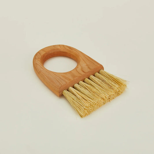 Curly Cherry Circle Brush | Bench Brush | Tampico | Minimal | Sweeper